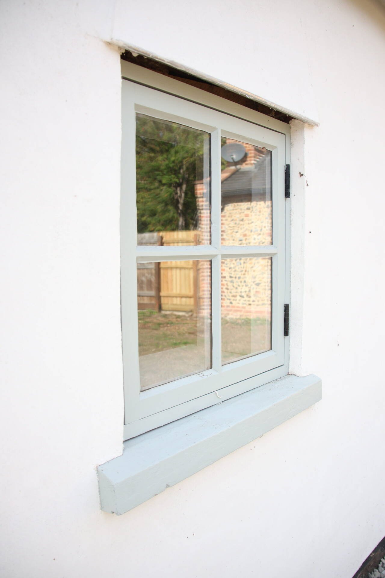 Flush timber casement window