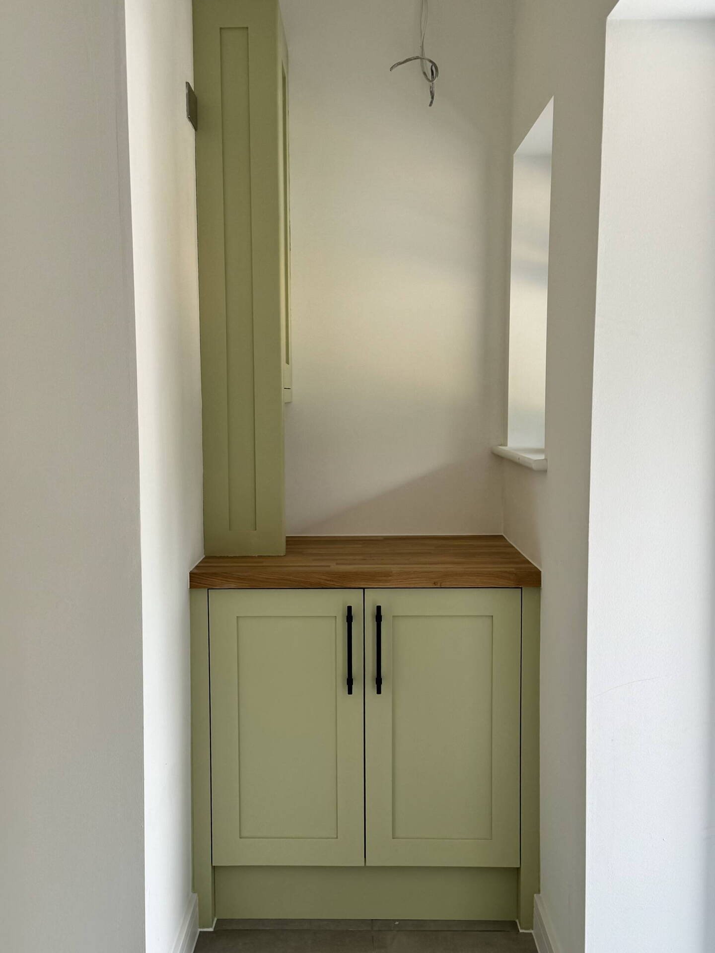 Painted alcove cupboard with solid oak top